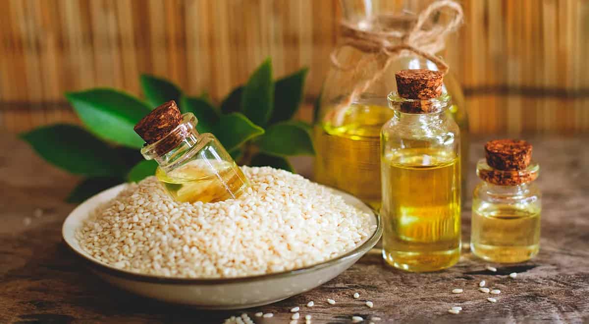 تصویر 1 از روغن کنجد میلانو استخراج شده از دانه‌های تازه کنجد با کیفیت بالا